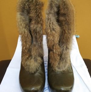 Fluevog Attention Fox Size 6.5 Olive Green w/ Fur